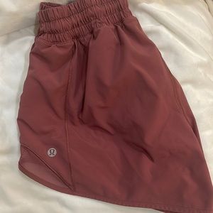 Lulu lemon size 6 hotty hot shorts